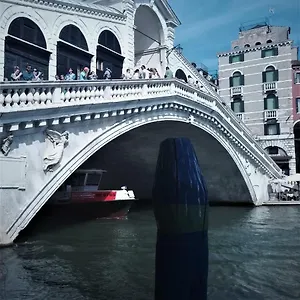https://casa-barzizza.hotelinveneto.com